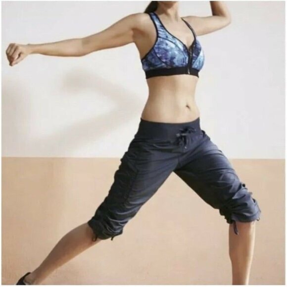 ZELLA Women's Size 0 Black Eclipse MOVE IT Ruched Capri Pants - Picture 3 of 12